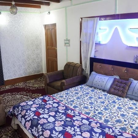 Wani Guest House Gulmarg Exteriér fotografie