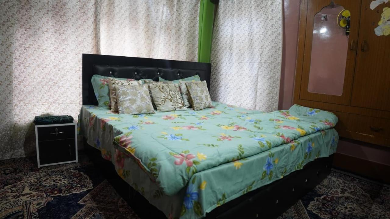 Wani Guest House Gulmarg Exteriér fotografie
